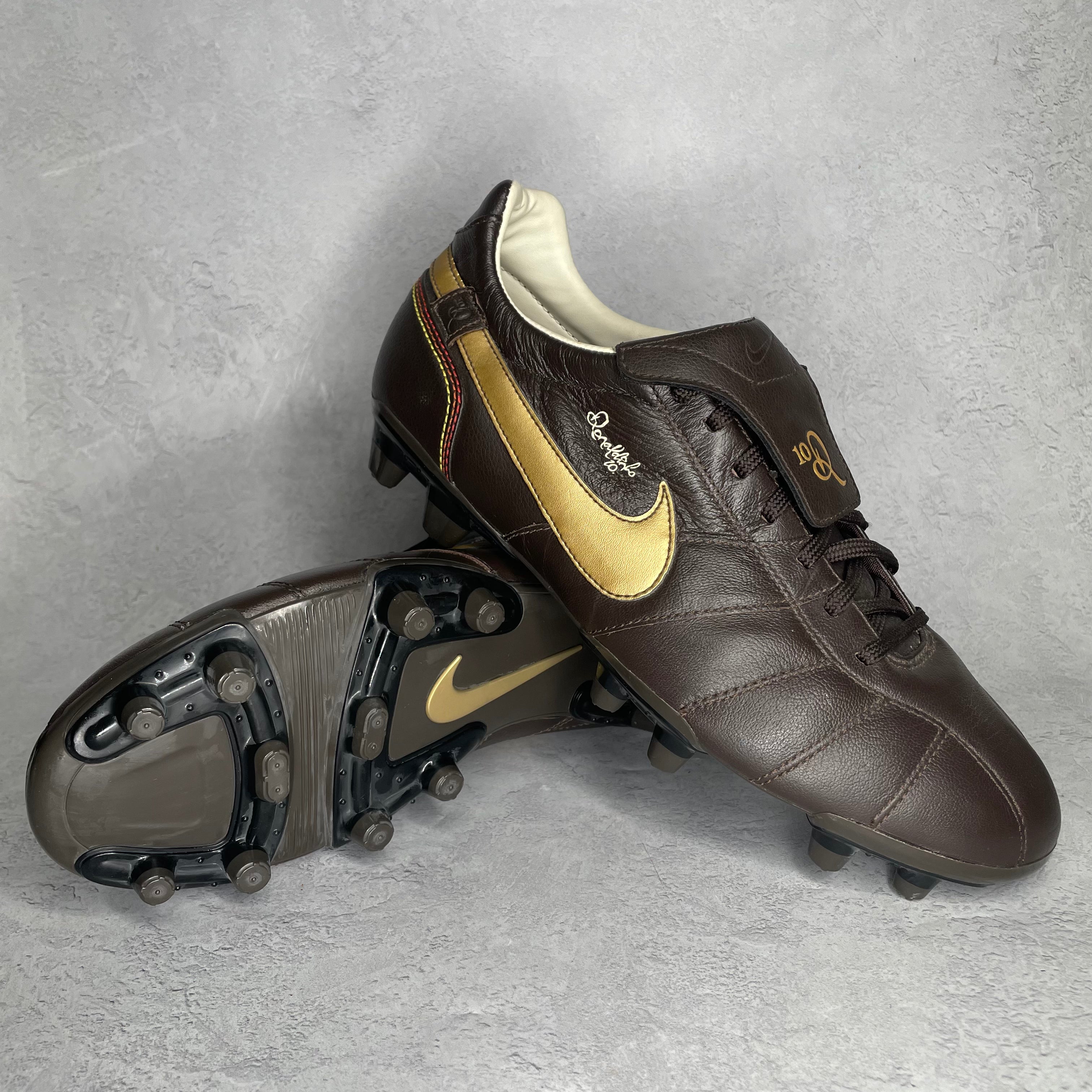 Ronaldinho hot sale nike boots