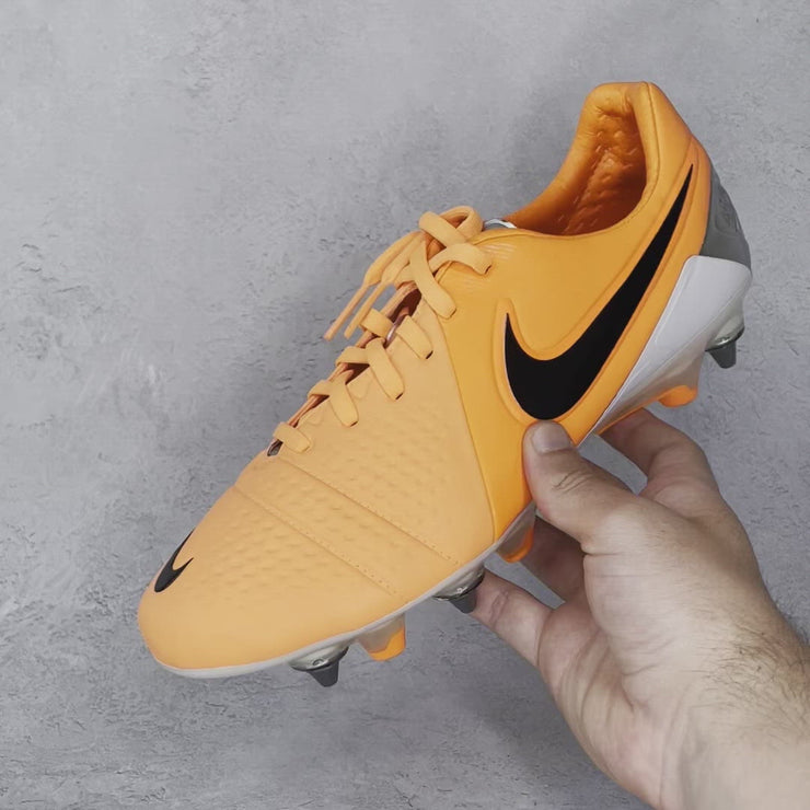 Nike ctr360 sale maestri iii gold